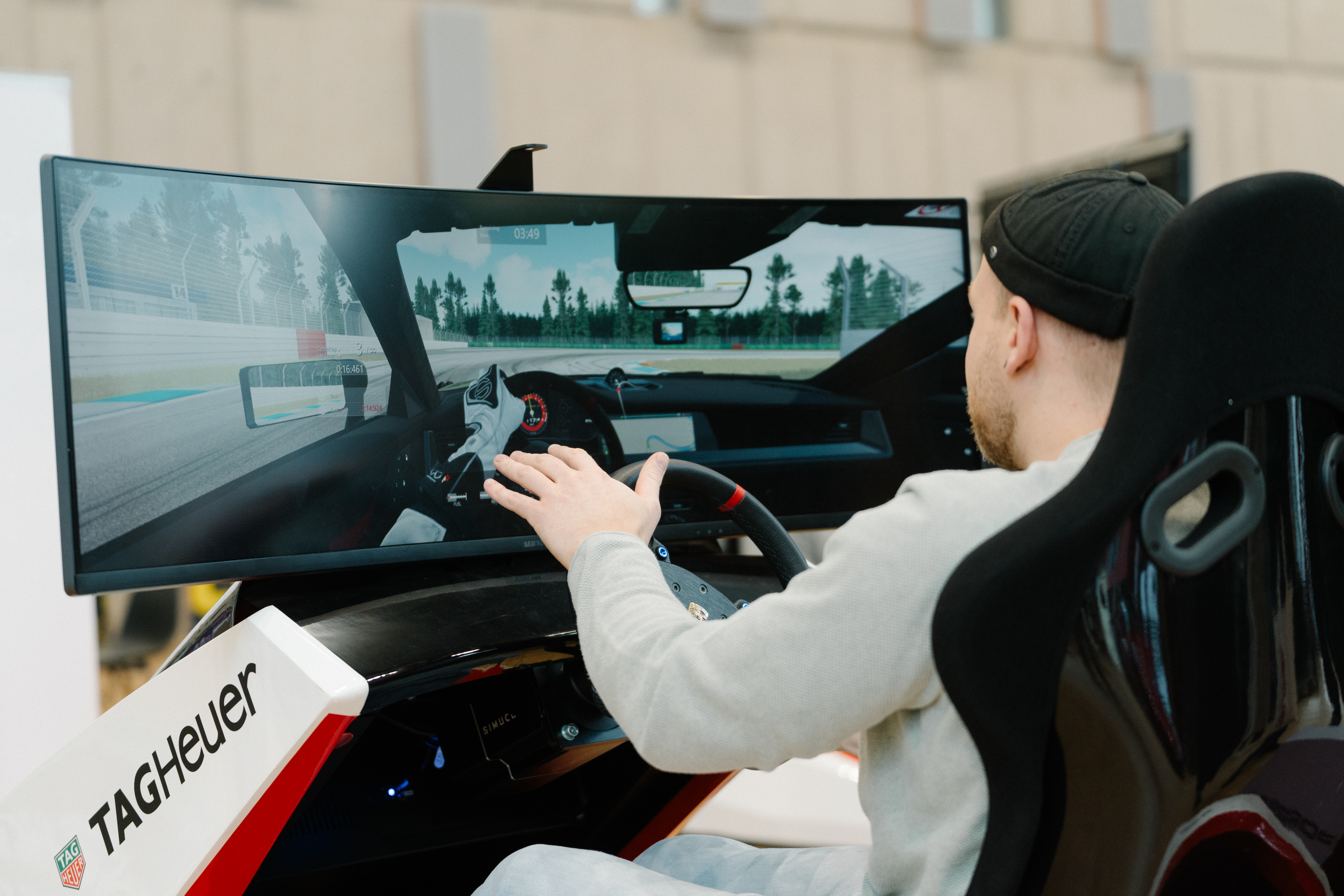 Besucher spielen eine Gaming-Challenge bei den XP Days – Gamification im Marketing von GG Manufaktur