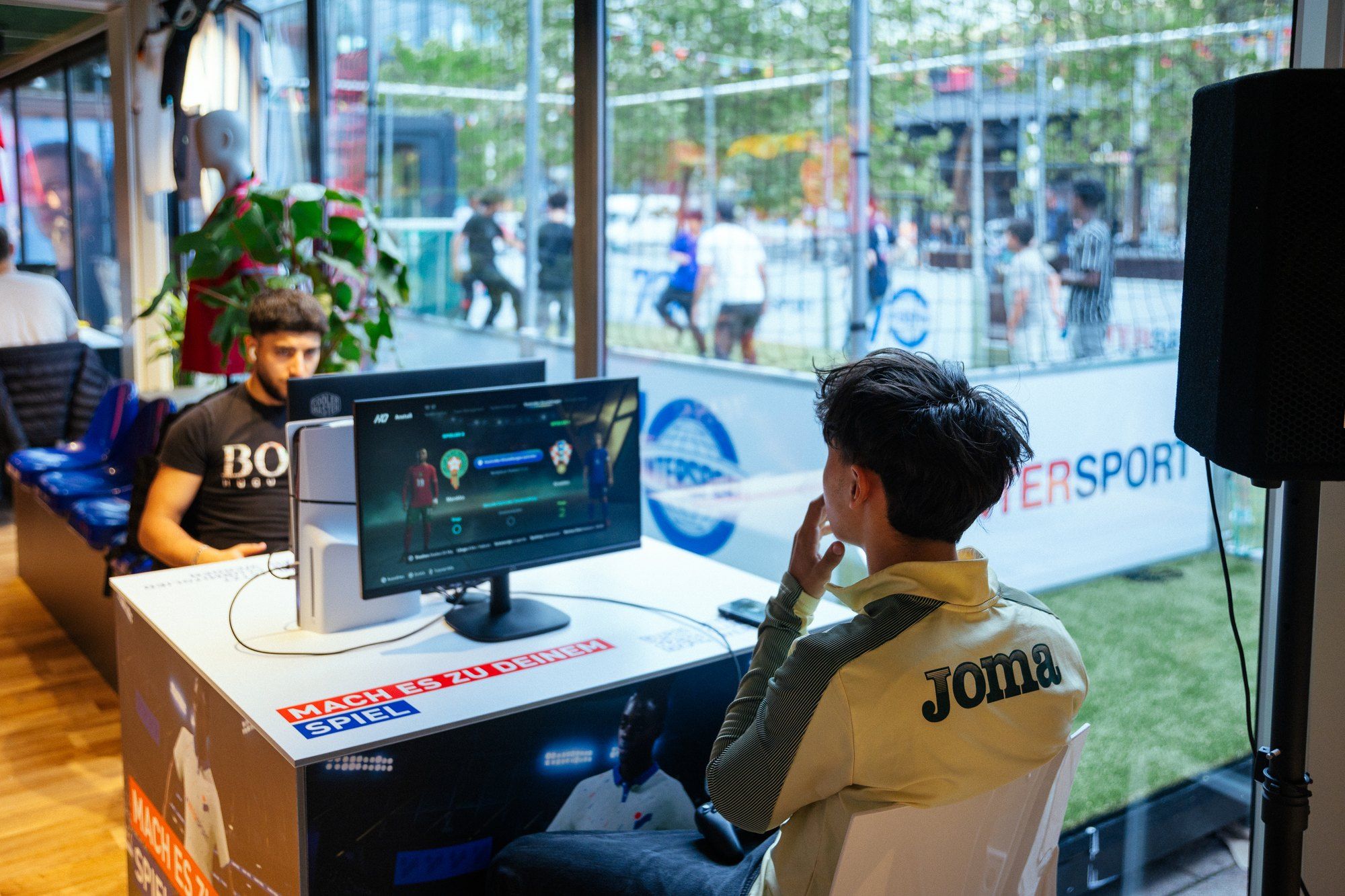 Gaming-Wall im INTERSPORT Clubhouse Berlin – Pop-up-Aktivierung von GG Manufaktur